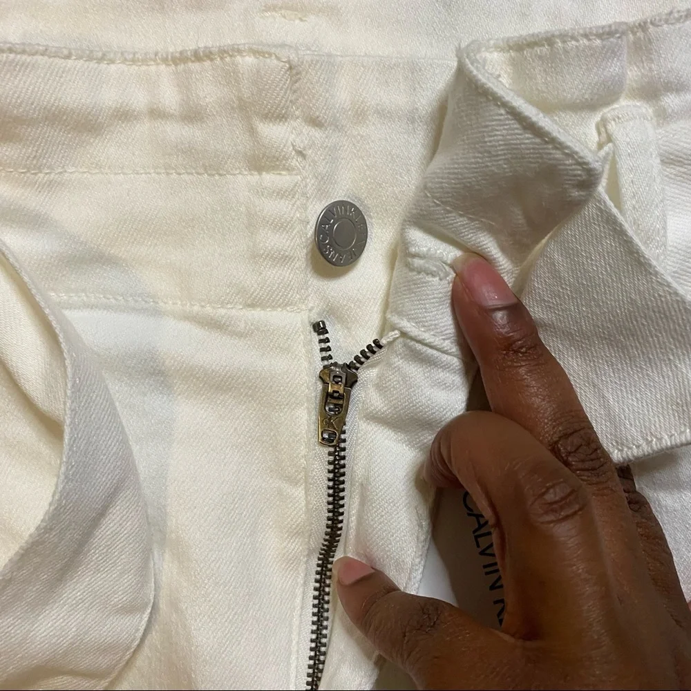 - Calvin Klein white high rise paperbag style shorts size 31 - Picture 7 of 8